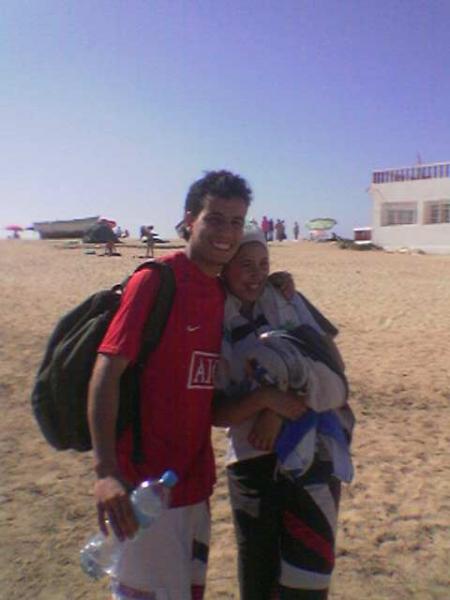 je suis la avec Meriem mon amie au 1er ann� de lycce