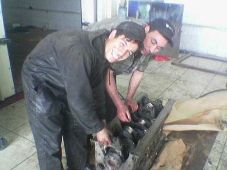 je repare un moteur DAF avec mon che Lafi