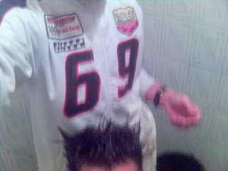 c'est moi avec mon ami et ossi mmon coifeur ?